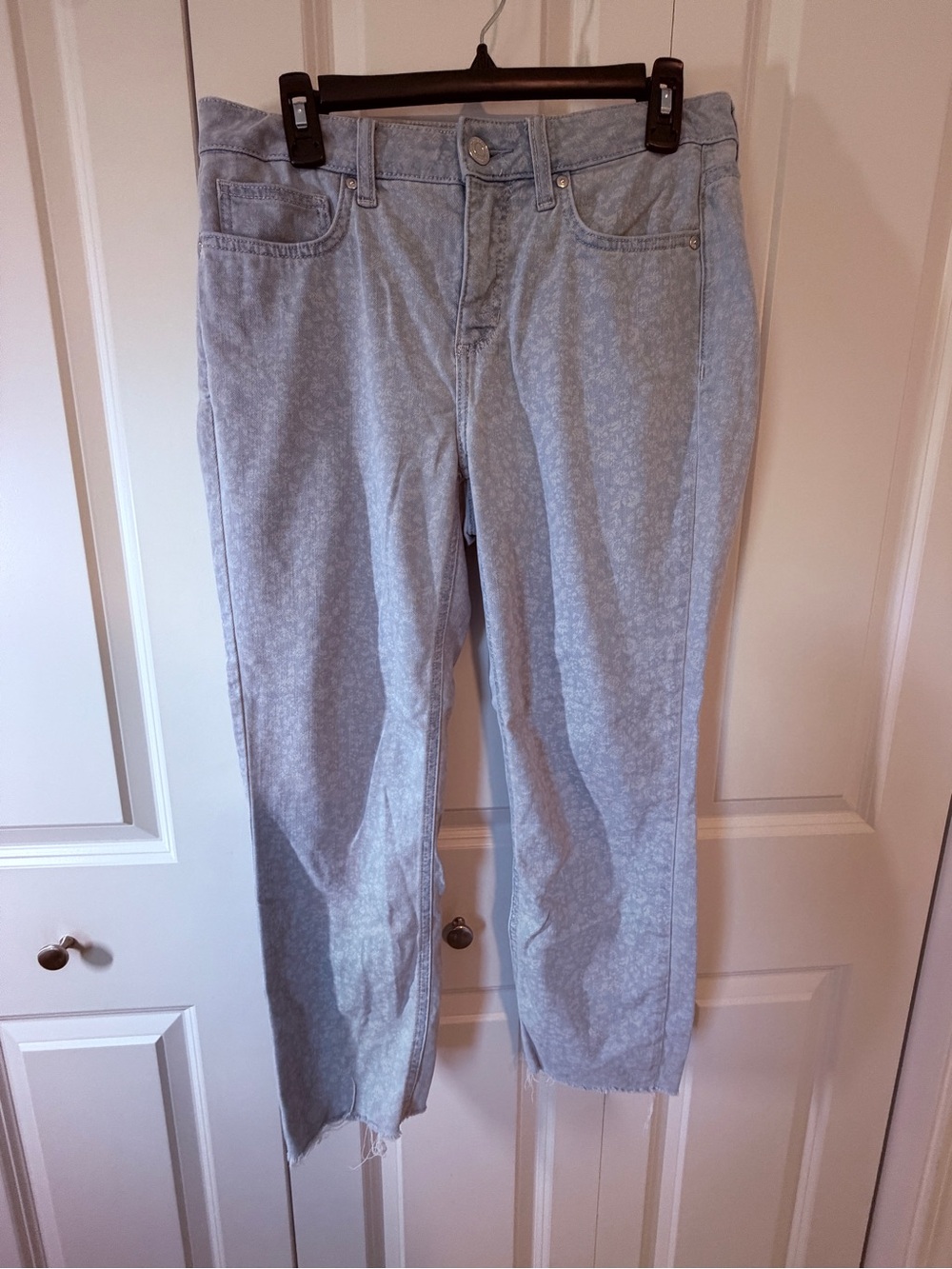 LC Lauren Conrad Light Blue Floral Cropped Jeans